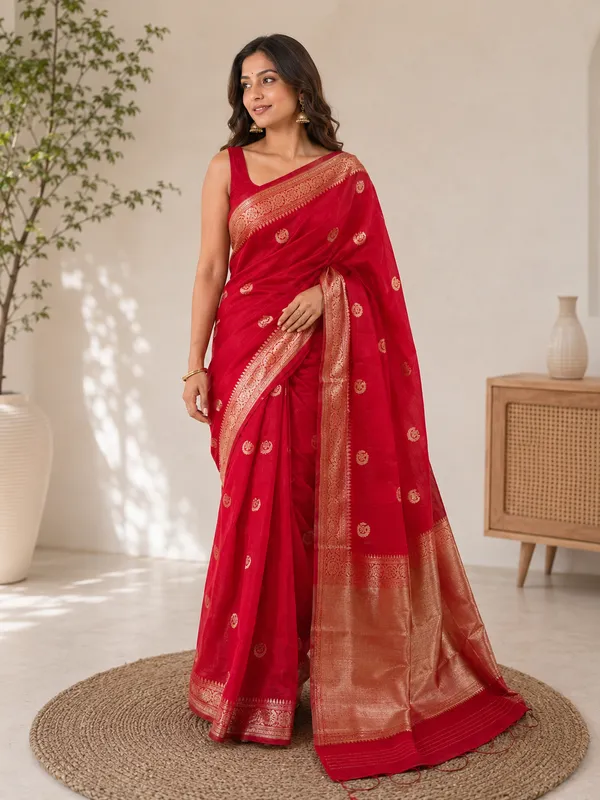 Silk_Blend_Saree_with_Golden_Buti_&_Zari_Border