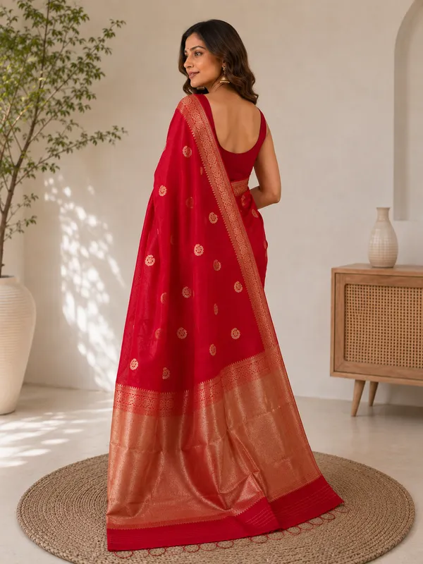 Silk_Blend_Saree_with_Golden_Buti_&_Zari_Border