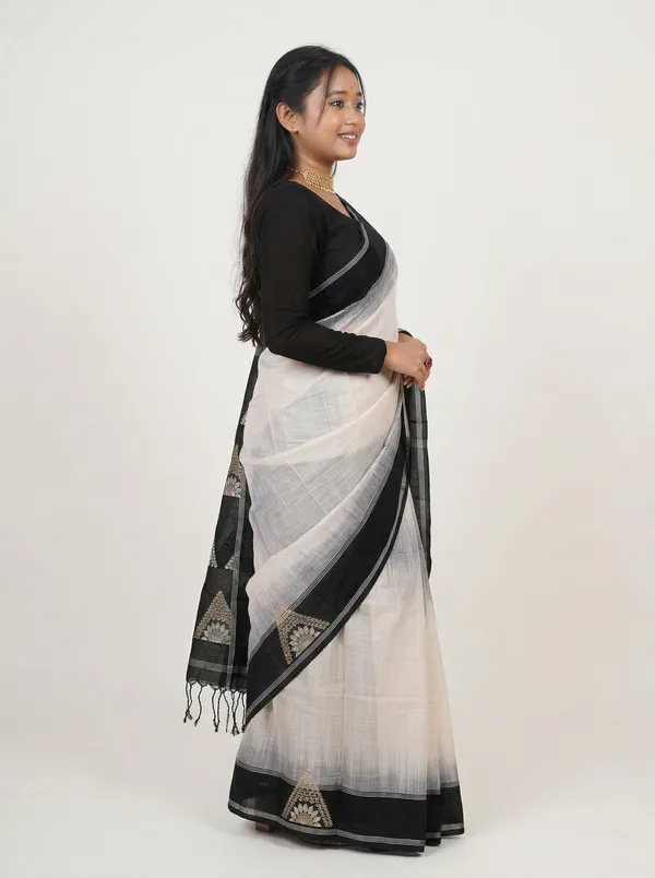 Soft_Cotton_White_Saree_with_Contrast_Black_Border