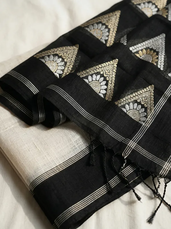 Soft_Cotton_White_Saree_with_Contrast_Black_Border