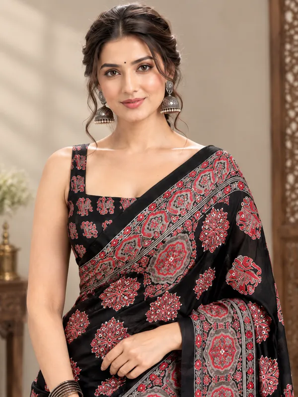 TRENDY_Black_Mirror_Modal_Saree_With_Red_Traditional_Block_Print
