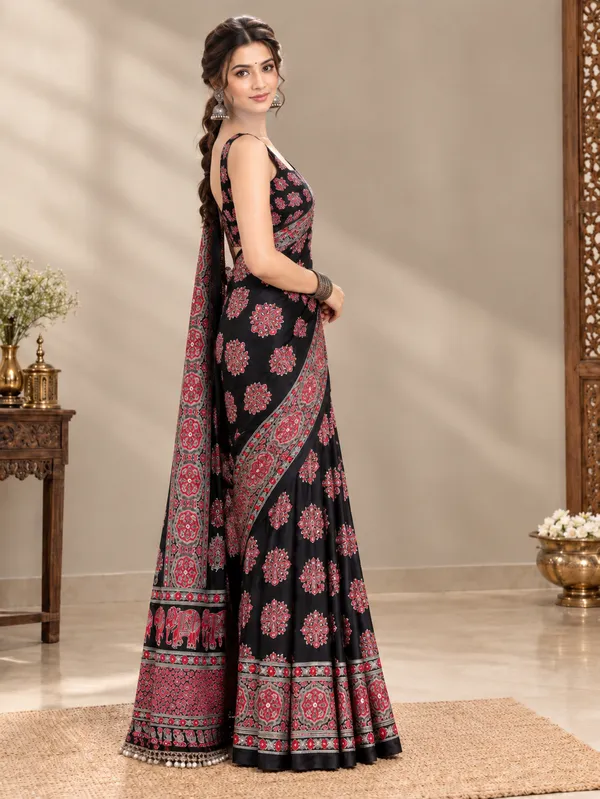 TRENDY_Black_Mirror_Modal_Saree_With_Red_Traditional_Block_Print
