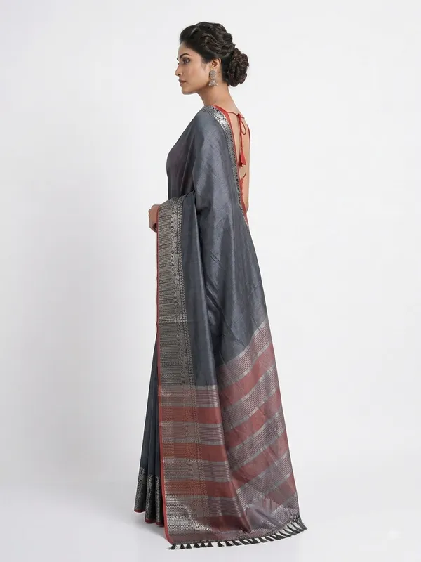 Traditional_Printed_Saree_with_Rich_Silver_Zari_Border