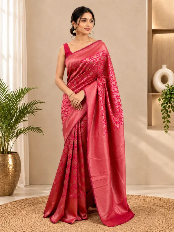 Silk_saree_with_gold_zari_weaving_border