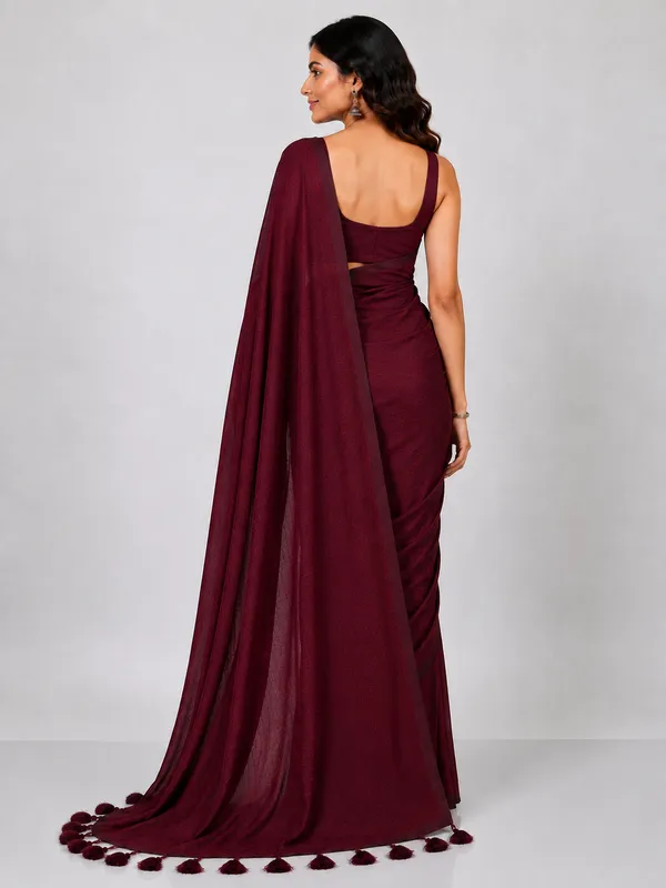 Maroon_cotton_saree_with_beautiful_tassel_details