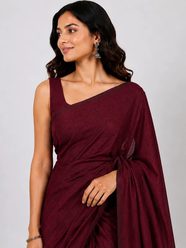 Maroon_cotton_saree_with_beautiful_tassel_details