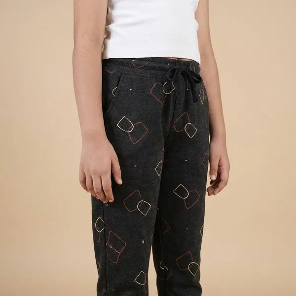 Black_Printed_Ankle_Length_Joggers_For_Girls