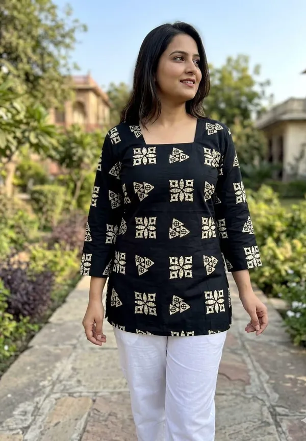 Black_Printed_Kurta_With_Bell_Sleeves_And_Pom-Pom_Detailing