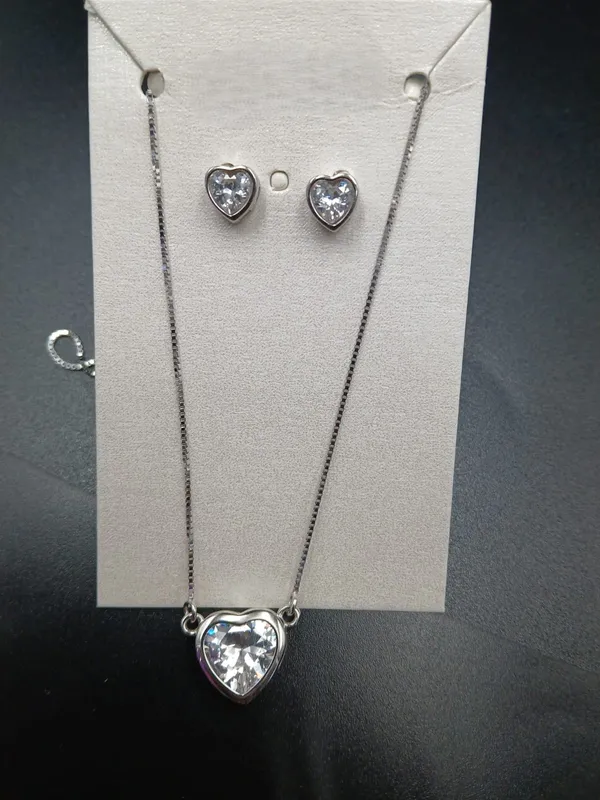 Silver_Sterling_Premium_And_Elegant_Chain_Pendant_And_Earring_For_Women