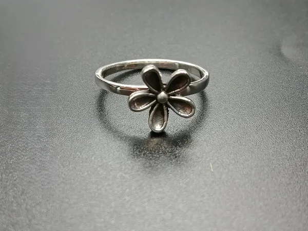 Silver_Sterling_Premium_And_Elegant_Ring_For_Women