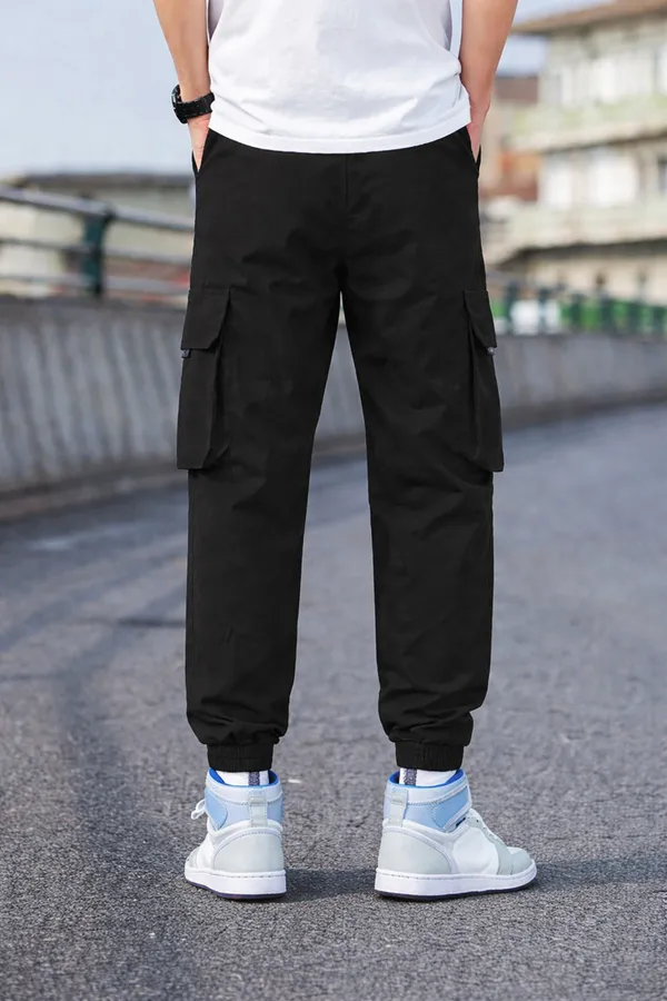 Men_Black_Cargo_Joggers_With_Simple_Pocket