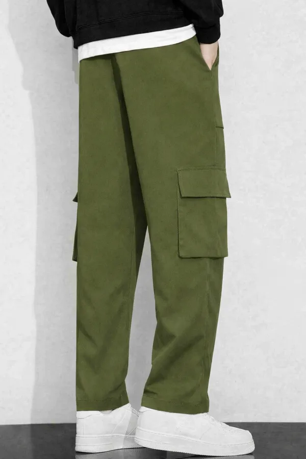 Olive_Green_Cargo_Pant_With_Multiple_Pockets_-_Unisex_Streetwear_Style