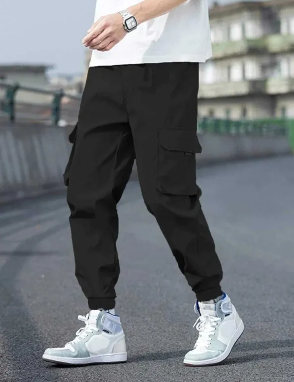 Men_Black_Cargo_Joggers_With_Simple_Pocket
