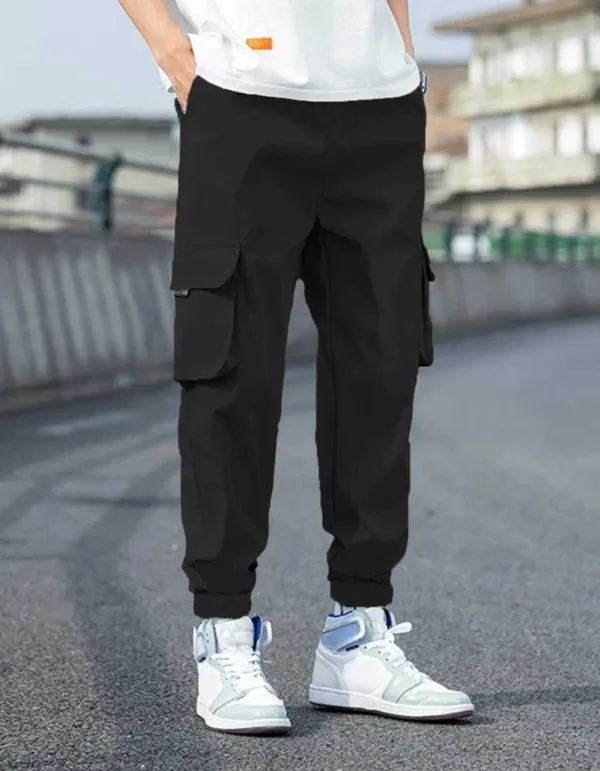 Men_Black_Cargo_Joggers_With_Simple_Pocket