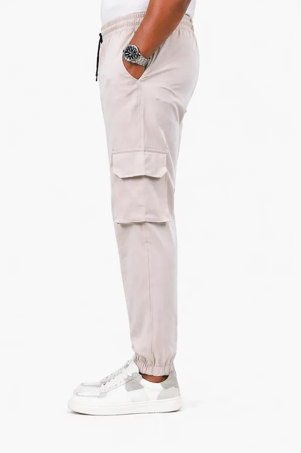 Men_Beige_Cargo_Jogger_Pant_With_Elastic_Waistband_And_Multiple_Pockets