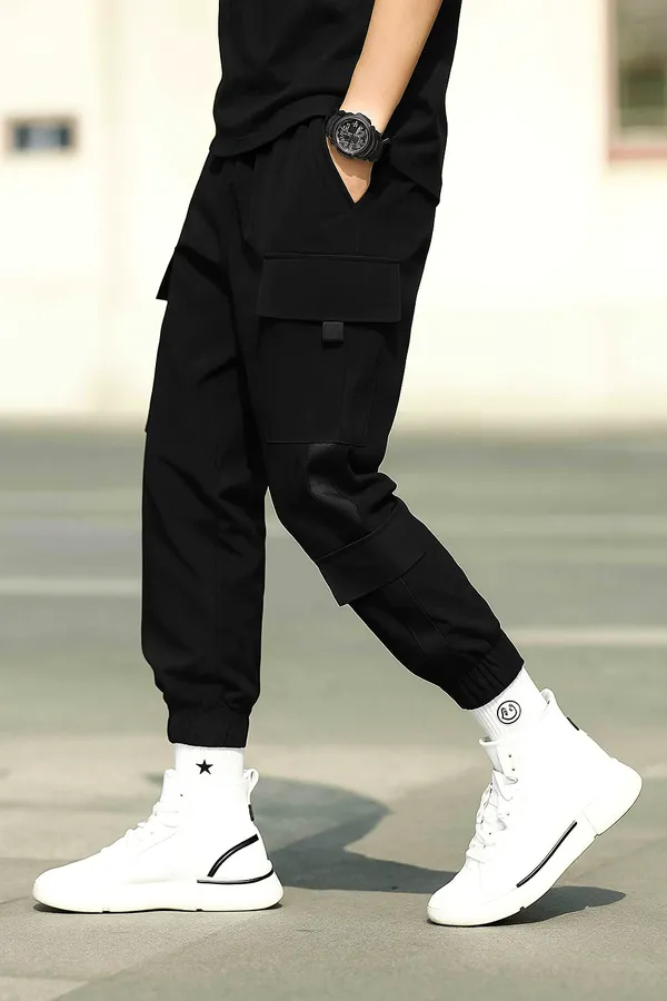 Men_Black_Cargo_Jogger_Pant_With_Multiple_Pockets