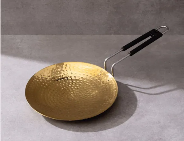 Hammered_Brass_Tawa_With_Black_Handle_Traditional_Cooking_Pan