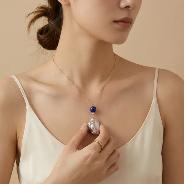 Baroque_Pearl_And_Lapis_Lazuli_Pendant_Necklace