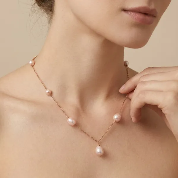 Elegant_Rose_Gold_Pearl_Drop_Necklace