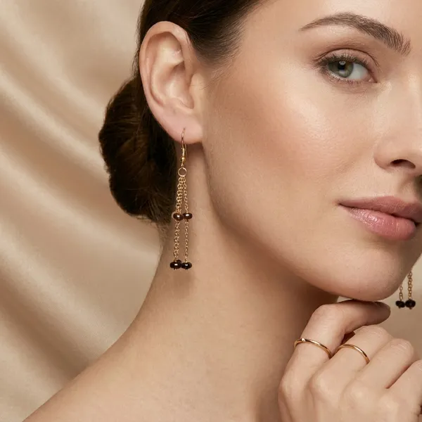 Elegant_Beaded_Drop_Earrings_With_Gold_Tone_Chains