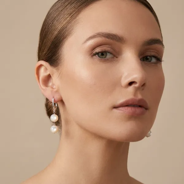 Elegant_Pearl_Drop_Earrings_With_Silver_Lever_Back
