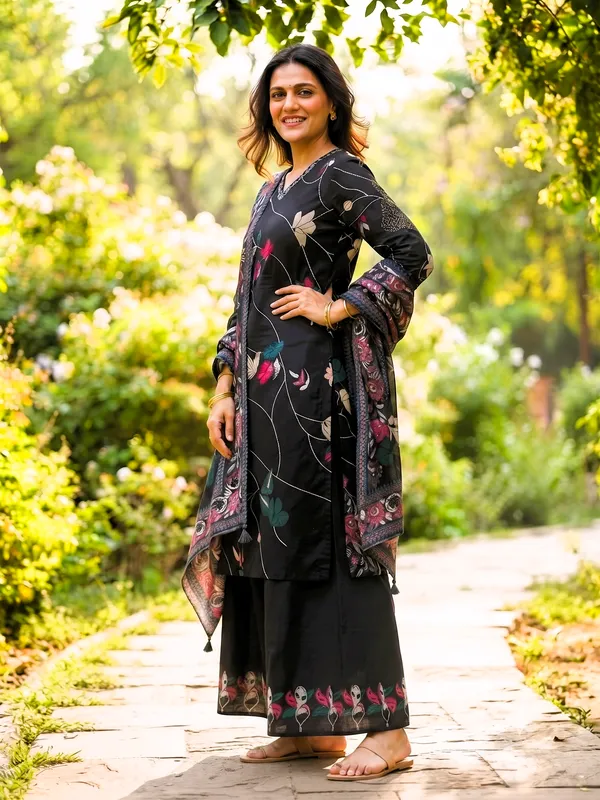 Black_Floral_Printed_Kurti_Set_With_Dupatta_for_Women_&_Girls