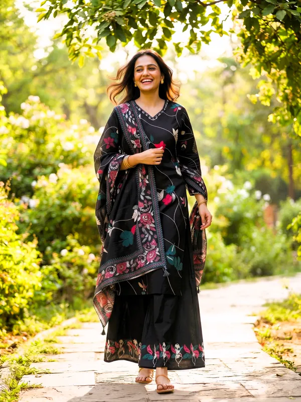 Black_Floral_Printed_Kurti_Set_With_Dupatta_for_Women_&_Girls