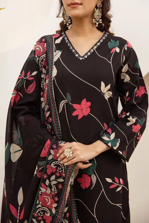 Black_Floral_Printed_Kurti_Set_With_Dupatta_for_Women_&_Girls