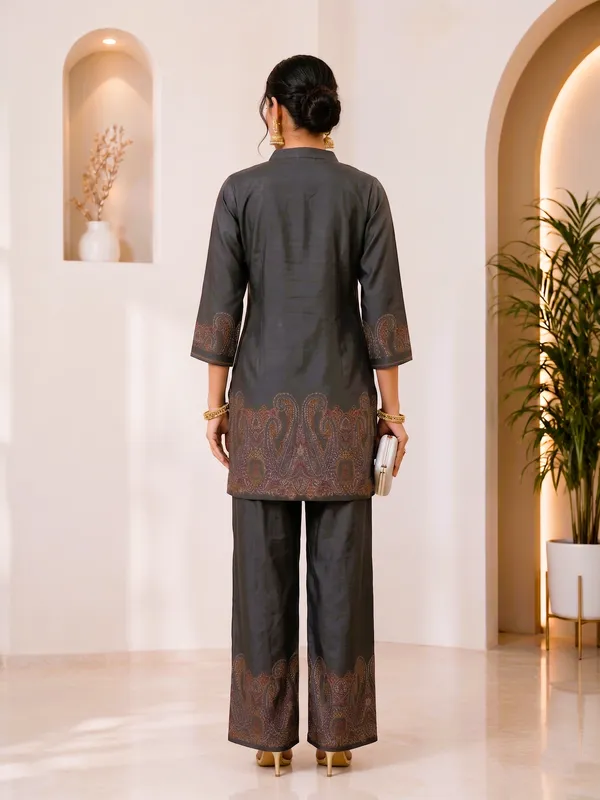 Charcoal_Grey_Paisley_Border_Gazzi_Silk_Co-Ord_Set_For_Women_&_Girls