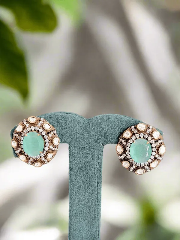 Regal_Victorian_Style_Choker_Set_With_Mint_And_Pearl_Strands