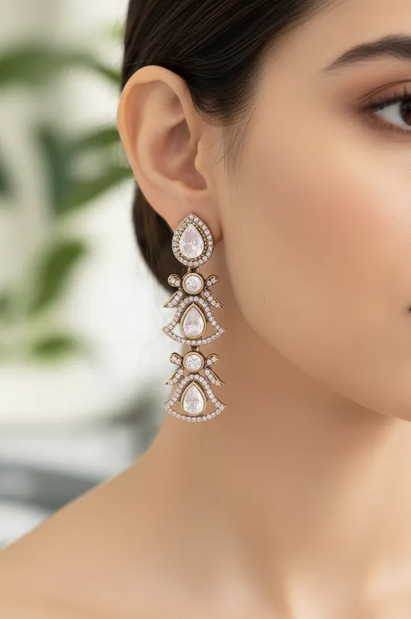 Modern_Delicate_Necklace_Set_For_Subtle_Opulance