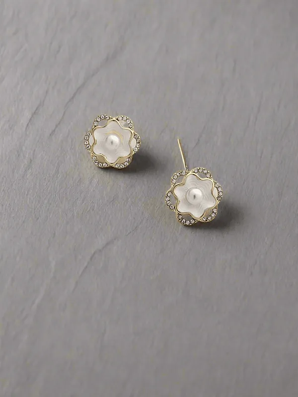Mother_Of_Pearl_Flower_Stud_Earrings