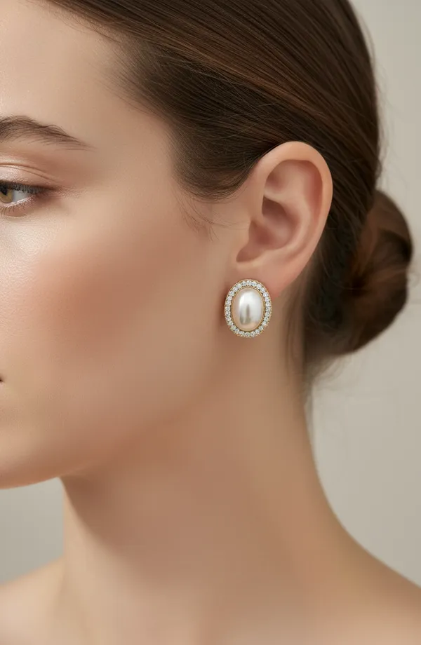 Classic_Pearl_Studs_With_Diamonds