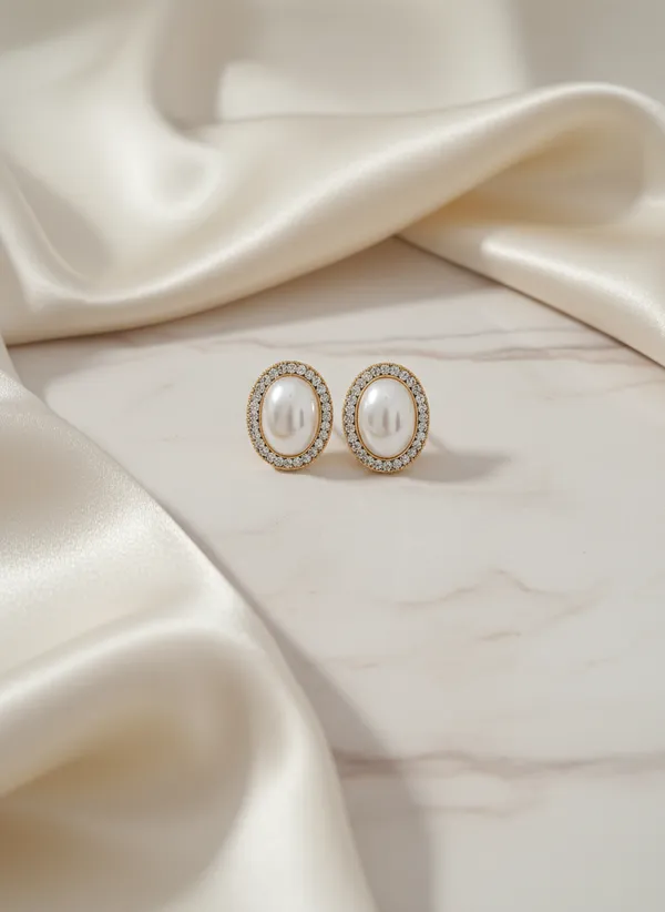 Classic_Pearl_Studs_With_Diamonds