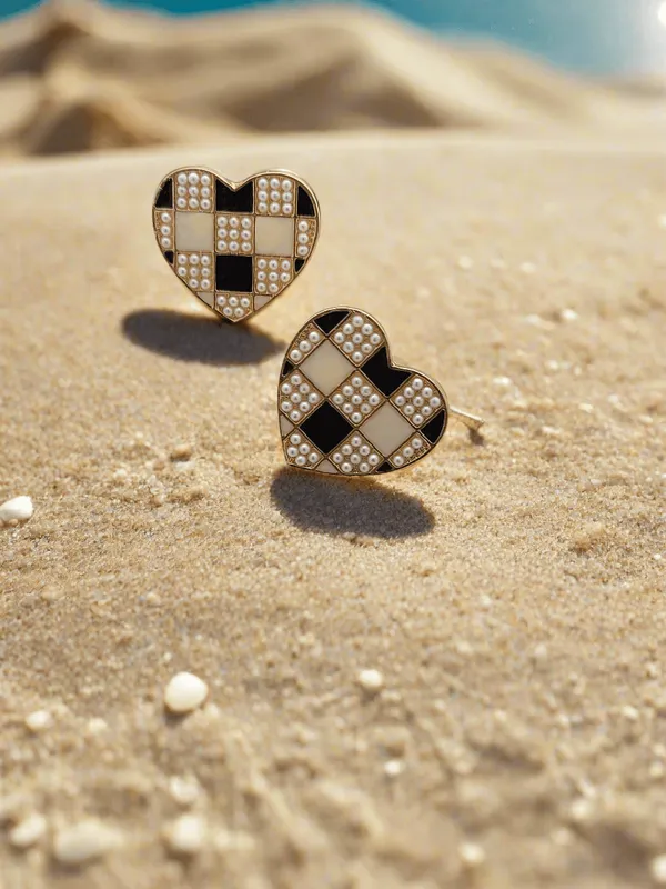 Chic_Checkerboard_Heart_Stud_Earrings_Black_White_Pearl_Detailing