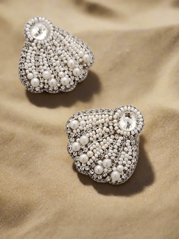Seashell_Beaded_Stud_Earrings_With_Pearls_And_Crystal_Accents.