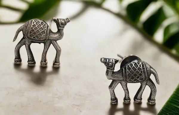 Oxidised_Camel_Studs