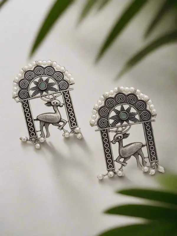 Oxidized_Deer_Archway_Earrings_With_Pearls