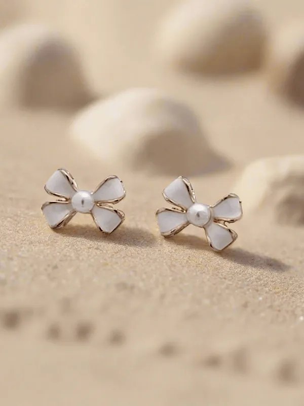 Enamelled_Bow_With_Pearl_Mini_Stud