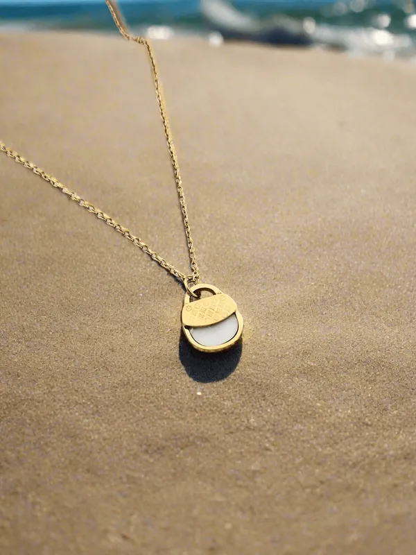 Minimalist_White_Stone_Charm_Pendant