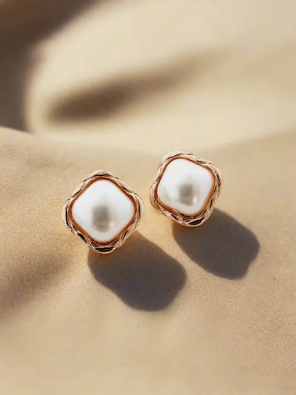 Textured_Edge_Pearl_Stud_Earrings