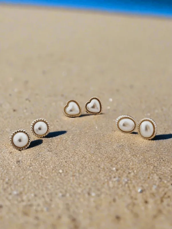 Timeless_Elegance_Classic_Pestle_Stud_Earrings_With_Decorative_Bezels