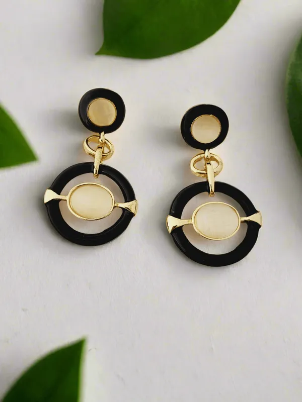Gold_Geometric_Drop_Earrings