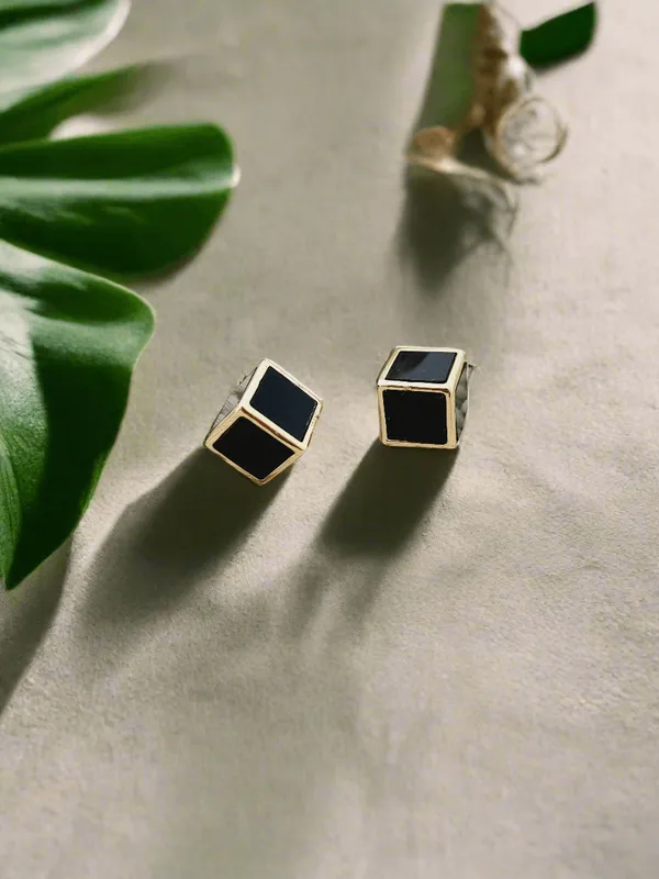 Onyx_Edge_Cube_Studs