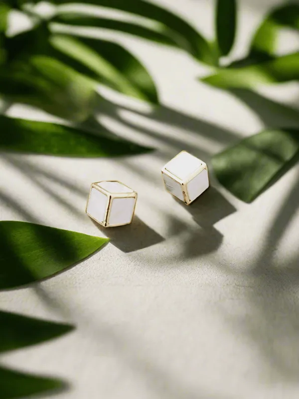 Onyx_Edge_Cube_Studs_White