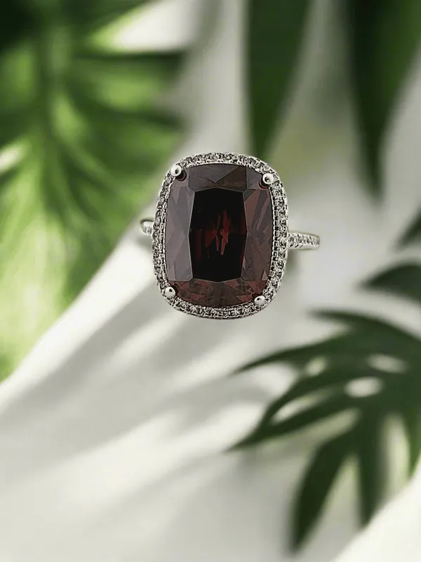 Gemstone_Halo_Ring
