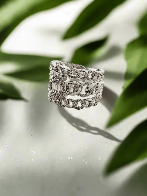 Modern_Statement_Ring_With_Interlocking_Chain_And_Diamond_Accents