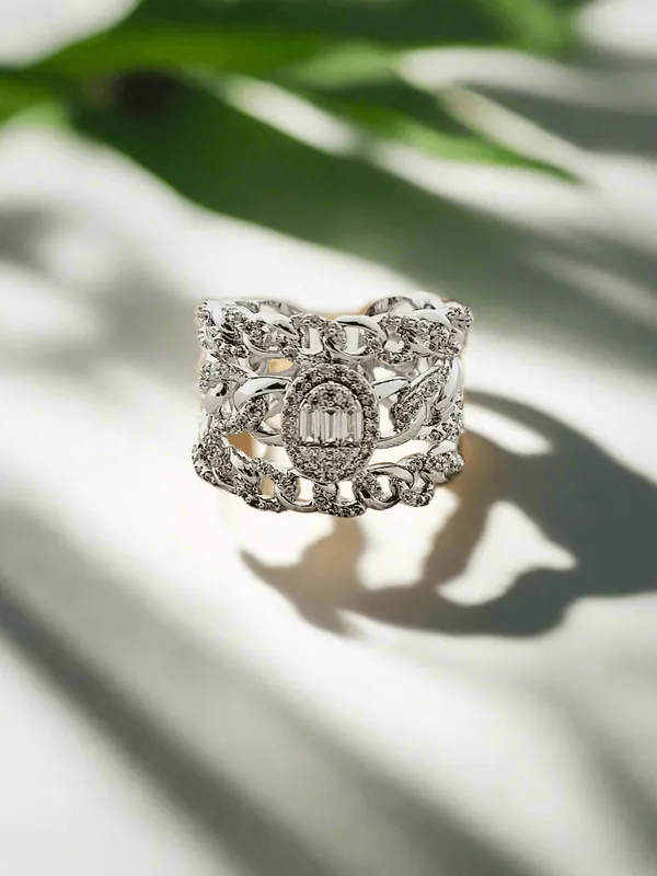 Modern_Statement_Ring_With_Interlocking_Chain_And_Diamond_Accents