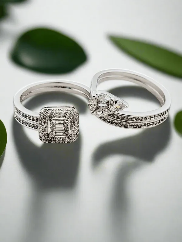 Statement_Two_Finger_Ring_With_Geometric_Diamond_Accents