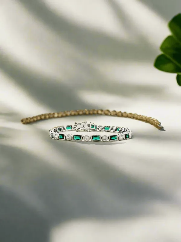 Adorable_Delicate_Crystal_Studded_Bracelet
